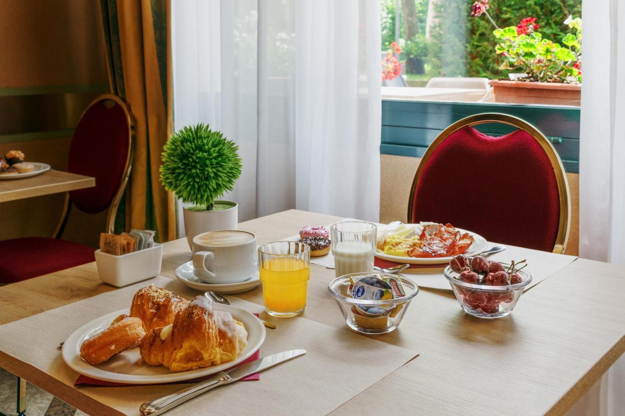 Hotel Falco D'Oro Tole Екстер'єр фото