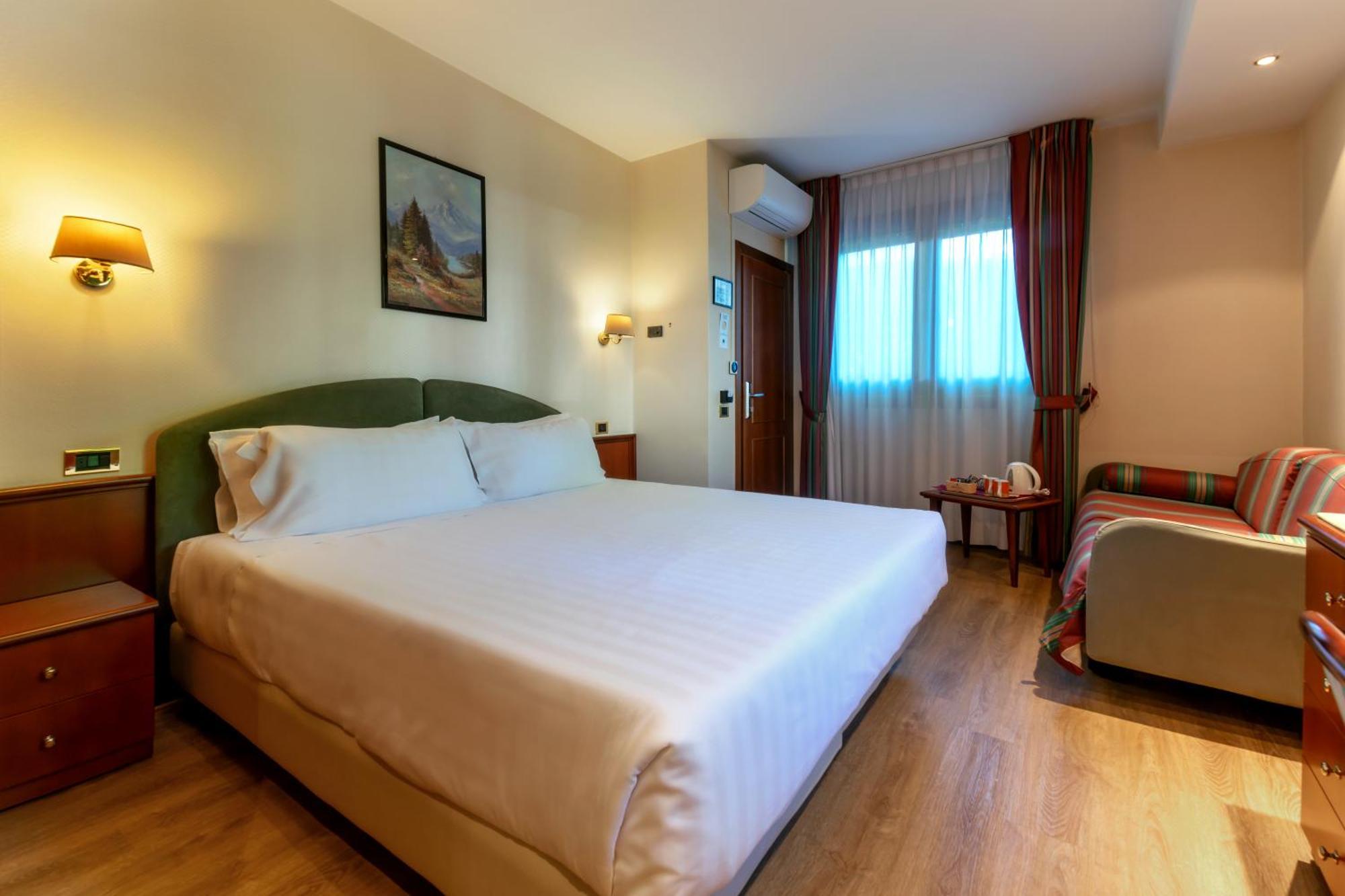 Hotel Falco D'Oro Tole Екстер'єр фото